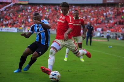 PORTO ALEGRE, RS, BRASIL - 19.03.2022 - Inter e Grêmio jogam a 1ª partida da semifinal do Campeonato Gaúcho 2022 no Estádio Beira-Rio. (Foto: Jefferson Botega/Agencia RBS)Indexador: Jeff Botega<!-- NICAID(15046120) -->