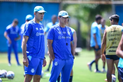 RS - FUTEBOL/ PRE-TEMPORADA GREMIO 2025 - ESPORTES - Jogadores do Gremio realizam treino fisico e tÃ©cnico durante esta quinta-feira, no CT Presidente Luiz Carvalho, na Pre-Temporada 2025. FOTO: LUCAS UEBEL/GREMIO FBPA. Na foto, Quinteros.<!-- NICAID(15950930) -->