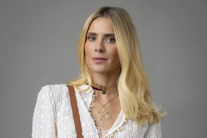 Carolina Dieckmmann posa com o novo visual de Leila em ‘Vale Tudo’: “Uma mulher mais cuidada” <!-- NICAID(16064690) -->