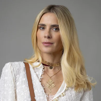 Carolina Dieckmmann posa com o novo visual de Leila em ‘Vale Tudo’: “Uma mulher mais cuidada” <!-- NICAID(16064690) -->