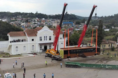 Já está em Sant'Ana do Livramento o Prosper, primeiro veículo leve sobre trilhos produzido pela Marcopolo Rail e pertencente à Giordani Turismo. Ele deverá entrar em operação no segundo semestre deste ano no percurso conhecido como Trem do Pampa, um trajeto turístico de 20 quilômetros entre as estações de Sant'Ana do Livramento e Palomas.<!-- NICAID(15480332) -->