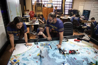 Duda Fortes / Agencia RBS 03.12.24, PORTO ALEGRE, RS, BRASIL: Construtores SH - equipe de robótica da Escola Saint Hilaire, localizada na Lomba do Pinheiro precisa de auxílio para competição em Brasília. Fotos: Duda Fortes/Agencia RBS<!-- NICAID(15927538) -->