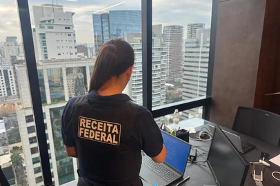 SÃO PAULO, SP, BRASIL - 28-08-2025: Receita Federal e órgãos parceiros deflagram a Operação Carbono Oculto, considerada a maior ação contra o crime organizado da história do País em termos de cooperação institucional. A operação mira esquema bilionário de sonegação fiscal, lavagem de dinheiro e fraudes no setor de combustíveis, envolvendo fintechs, postos e fundos de investimento. Foto: Receita Federal/Divulgação.<!-- NICAID(16111692) -->