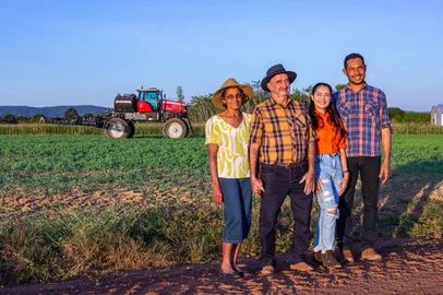 Com histórias reais, Massey Ferguson mostra como tecnologia transformou produção agrícola. Família Rezende, Água Boa (MT)<!-- NICAID(15483310) -->