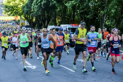 CAXIAS DO SUL, RS, BRASIL, 24/11/2024. Meia Maratona de Caxias do Sul. (Neimar De Cesero/Agência RBS)Indexador: Neimar De Cesero<!-- NICAID(15920457) -->