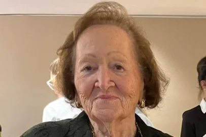 A empresária porto-alegrense Sara Suslik Tornaim faleceu nesta terça-feira (22), aos 97 anos. Ela foi casada com Moyses Tornaim, falecido em 2005, com quem teve três filhos: Sandra, Mauro e Perla.<!-- NICAID(16021472) -->