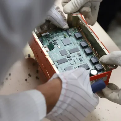 Caixa-preta de avião fabricado pela Embraer que caiu no Cazaquistão foi analisada pelo Cenipa.