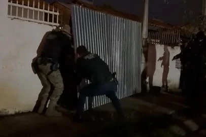 A Polícia Civil cumpriu sete mandados de prisão preventiva nesta sexta-feira (6.6.2025), na Operação Overloard, que investiga um conflito entre criminosos por pontos de venda de drogas na Região Metropolitana.<!-- NICAID(16053743) -->