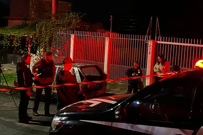Corpo foi encontrado carbonizado no porta-malas de um carro no início da madrugada na Estrada José Antônio Santan, que fica entre a Agronomia e a Lomba do Pinheiro.<!-- NICAID(16045755) -->