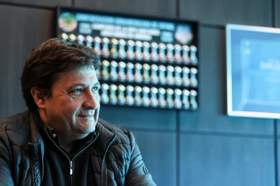 PORTO ALEGRE, RS, BRASIL, 11-07-2025: Entrevista com Alberto Guerra, presidente do Grêmio. O dirigente fala sobre reeleição e como está a atual situação da Arena. Foto: Duda Fortes/Agência RBS<!-- NICAID(16078857) -->