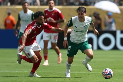 (From L) Al Ahly's Egyptian midfielder #13 Marwan Attia, and Palmeiras' Brazilian midfielder #18 Mauricio fight for the ball with during the FIFA Club World Cup 2025 Group A football match between Brazil's Palmeiras and Egypt's Al-Ahly at the MetLife stadium in East Rutherford, New Jersey on June 19, 2025. (Photo by FRANCK FIFE / AFP)<!-- NICAID(16063725) -->