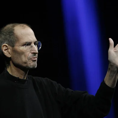 114952571Apple CEO Steve Jobs introduces Apple's next generation computer operating system Mac OS X Lion, the mobile operating system iOS 5, and the internet storage service iCloud during the Apple Worldwide Developers Conference at the Moscone Center in San Francisco on June 6, 2011 in California.     AFP PHOTO / Kimihiro HOSHINO (Photo by KIMIHIRO HOSHINO / AFP)Editoria: FINLocal: San FranciscoIndexador: KIMIHIRO HOSHINOSecao: computing and information technoFonte: AFP<!-- NICAID(15018000) -->