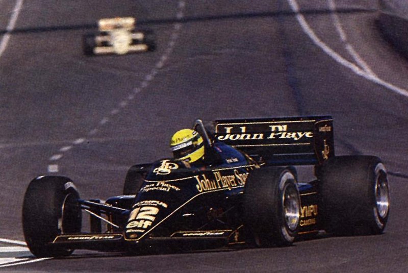 Ayrton Senna ganha a primeira vitória da Fórmula Um no GP de Portugal pela Lotus#PÁGINA: 57#PASTA: 069406 Fonte: Outros Fotógrafo: Não se Aplica Data Evento: 00/00/1985<!-- NICAID(568091) -->