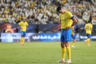 Nassr's Portuguese forward #07 Cristiano Ronaldo reacts during the Saudi Pro League football match between Al-Nassr and Abha at the King Saud University Stadium in Riyadh on October 6, 2023. (Photo by Fayez Nureldine / AFP)Editoria: SPOLocal: RiyadhIndexador: FAYEZ NURELDINESecao: soccerFonte: AFPFotógrafo: STF<!-- NICAID(15562234) -->