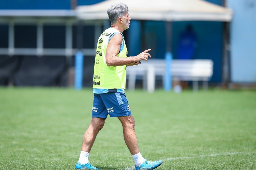 Treino do Grêmio tem definições no time e conversa de Renato com dirigente