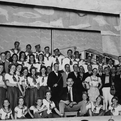 Grupo Cênico do Círculo Operário Caxiense apresenta a comédia musical “Um Milanês no Mar”, em 1939. Imagem integrante da exposição  Teatro em Caxias: Trajetória em Cena, integrante da programação de 45 anos do Arquivo Histórico Municipal João Spadari Adami<!-- NICAID(14850971) -->