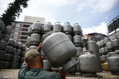 PORTO ALEGRE, RS, BRASIL - 21.01.2021 - Levantamento do preço do gás de cozinha na Capital. (Foto: Félix Zucco/Agencia RBS)<!-- NICAID(14695922) -->