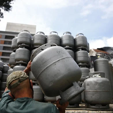 PORTO ALEGRE, RS, BRASIL - 21.01.2021 - Levantamento do preço do gás de cozinha na Capital. (Foto: Félix Zucco/Agencia RBS)<!-- NICAID(14695922) -->