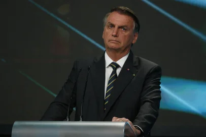 Brazilian President and re-election candidate Jair Bolsonaro gestures during the presidential debate ahead of the October 2 general election, at the SBT television network in Sao Paulo, Brazil, on September 24, 2022. - Luiz Inacio Lula da Silva, Presidential candidate for the leftist Workers Party (PT) and former President (2003-2010), didn't attend the debate. (Photo by Miguel SCHINCARIOL / AFP)Editoria: POLLocal: Sao PauloIndexador: MIGUEL SCHINCARIOLSecao: electionFonte: AFPFotógrafo: STR<!-- NICAID(15216306) -->