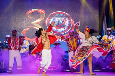 Festival Internacional de Folclore de Nova Petrópolis tem início nesta semana.Edição que comemora os 50 anos do Festival acontece de 12 a 30 de julho.A edição que celebra os 50 anos do Festival Internacional de Folclore de Nova Petrópolis tem início nesta semana. O Festival ocorre de 12 a 30 de julho, com mais de 170 apresentações gratuitas na Rua Coberta, junto à Praça das Flores, e atividades em diversos locais do município.<!-- NICAID(15479378) -->