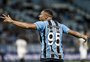Carlos Vinícius, autor de três gols do Grêmio, comemora vitória sobre o Botafogo: "Merecemos porque trabalhamos"