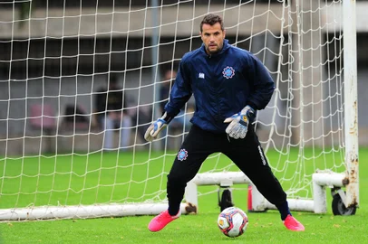 CAXIAS DO SUL, RS, BRASIL, 30/03/2021. Treino do Caxias no estádio suplementar (CT). O Caxias está disputando o Campeonato Gaúcho 2021 (Gauchão). Na foto, goleiro Marcelo Pitol. (Porthus Junior/Agência RBS)Indexador:                                 <!-- NICAID(14746628) -->