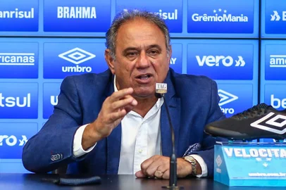 RS - FUTEBOL/APRESENTACAO GREMIO - ESPORTES - Presidente Romildo Bolzan Junior apresenta Dênis Abrahão como novo vice-presidente de Futebol e Sergio Vasques como novo Diretor de Futebol do Gremio Foot-Ball Porto Alegrense. FOTO: LUCAS UEBEL/GREMIO FBPA
