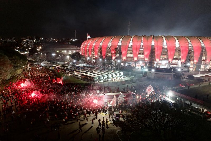 Porto Alegre, RS, Brasil, 08/08/2023 - Ruas de fogo no pré-jogo entre SC Internacional vs CA River Plate no Beira-Rio - Foto: Jefferson Botega/Agência RBS<!-- NICAID(15504795) -->