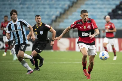 O Juventude tenta a contratação do centroavante Vitor Gabriel (D), do Flamengo, para a temporada 2022.<!-- NICAID(14982374) -->