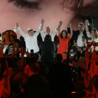 Convenção oficializa candidatura de Lula<!-- NICAID(16338777) -->