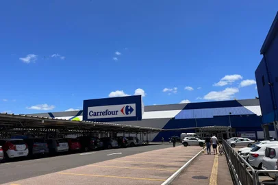 Loja do Carrefour na Avenida Sertório<!-- NICAID(15634425) -->