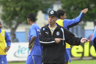 GRÊMIO---MANO MENEZES<!-- NICAID(1666323) -->