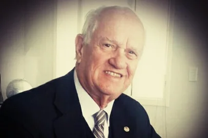 O advogado e ex-prefeito de Cachoeira do Sul, Júlio Cézar Mandagaran Caspani, morreu na quarta-feira (18), aos 88 anos. Ele acumulou uma longa trajetória na vida pública e jurídica, com passagens marcantes pela Câmara de Vereadores, Prefeitura Municipal, Assembleia Legislativa do Estado e pela seccional gaúcha da Ordem dos Advogados do Brasil (OAB/RS).<!-- NICAID(16066734) -->