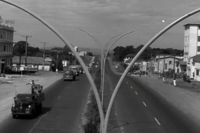 BR-116 em Canoas, em 1962, quando recebeu iluminação.Vídeo da Leopoldis-Som.<!-- NICAID(15977702) -->