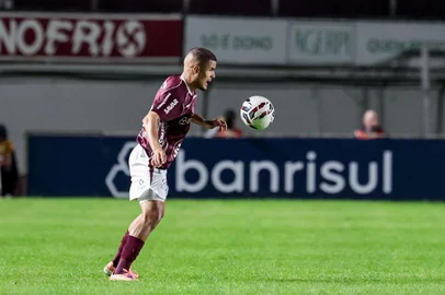 Caxias x Botafogo-PB pela 15ª rodada da Série C 2026. Jogo no Estádio Centenário. Na foto, o lateral-direito Felipe Albuquerque.<!-- NICAID(16334348) -->