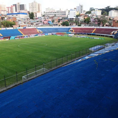 CAXIAS DO SUL, RS, BRASIL, 13/03/2020. A terceira rodada da Taça Frasncisco Novelletto Neto, segundo turno do Campeonato Gaúcho (Gauchão 2020), será com os portões fechados. A determinação foi da FGF como medida temportária de prevenção ao contágio pelo Covid-19. Na foto, imagens do estádio Centenário, que receberá a partida SER Caxias x Novo Hamburgo. Arquibancadas vazias.  (Porthus Junior/Agência RBS)<!-- NICAID(14451155) -->