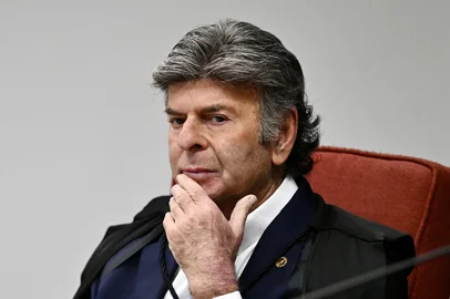 Brazilian Supreme Court judge Luiz Fux gestures during hearings involving former Brazilian President Jair Bolsonaro and his associates accused of attempting a coup d'état in January 2023, in Brasilia, on June 10, 2025. Brazil's Jair Bolsonaro helped draft a plan to "redo the election" he narrowly lost in 2022, a co-accused testified in the former president's coup trial on Monday. Prosecutors accuse the 70-year-old far-right leader, who governed Brazil from 2019 to 2022, of having led a "criminal organization" plotting to wrest power from leftist election victor Luiz Inacio Lula da Silva. (Photo by EVARISTO SA / AFP)Editoria: POLLocal: BrasíliaIndexador: EVARISTO SASecao: coup d'etatFonte: AFPFotógrafo: STF<!-- NICAID(16056448) -->