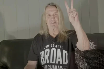 Nicko McBrain, baterista do Iron Maiden, posta vídeo para contar sobre sua saúde após sofrer AVC.<!-- NICAID(15499876) -->