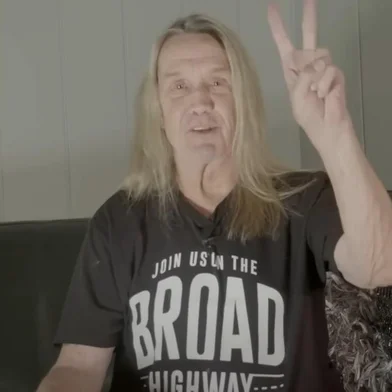 Nicko McBrain, baterista do Iron Maiden, posta vídeo para contar sobre sua saúde após sofrer AVC.<!-- NICAID(15499876) -->