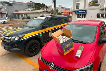 Trio é preso com 15 kg de maconha em carro na BR-116, em Vacaria <!-- NICAID(16334334) -->