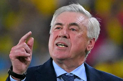 Brazil's Italian head coach Carlo Ancelotti gestures during the 2026 FIFA World Cup South American qualifiers football match between Ecuador and Brazil at the Monumental Banco Pichincha stadium in Guayaquil, province of Guayas, Ecuador on June 5, 2025. (Photo by Rodrigo BUENDIA / AFP)Editoria: SPOLocal: GuayaquilIndexador: RODRIGO BUENDIASecao: soccerFonte: AFPFotógrafo: STF<!-- NICAID(16053578) -->