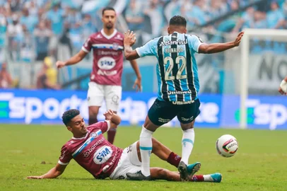 na arena, grêmio venceu por 1 a 0 e conquistou o título estadual após empate em 1 a 1 no centenário<!-- NICAID(15398266) -->