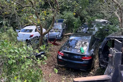 Um depósito de carros roubados e furtados foi descoberto pela Polícia Civil nesta terça-feira (23) em Portão, no Vale do Sinos. Um homem de 60 anos, apontado como dono do local, foi preso em flagrante pelo crime de receptação de veículo com sinal de identificação adulterado. <!-- NICAID(16131448) -->