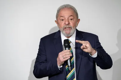 Former Brazilian president Luiz Inacio Lula da Silva delivers a speech during an event on the theme "Dialogue about inequality with global unions and general public" at the Geneva Press Club on March 6, 2020 in Geneva. (Photo by FABRICE COFFRINI / AFP)Editoria: POLLocal: GenevaIndexador: FABRICE COFFRINISecao: politics (general)Fonte: AFPFotógrafo: STF<!-- NICAID(14758367) -->