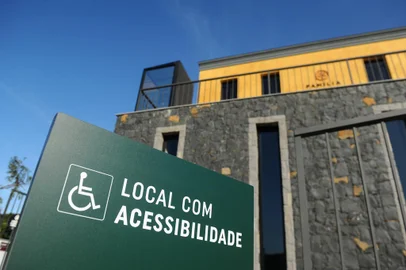 BENTO GONÇALVES, RS, BRASIL, 24/07/2023. Instituto Federal-RS fecha parceria com a Vinícola Salton para melhorar acessibilidade aos consumidores. Projeto terá dois produtos: uma guia de acessibilidade para negócios e um glossário de enoturismo para surdos. (Bruno Todeschini/Agência RBS)Indexador: BTK<!-- NICAID(15492015) -->