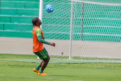 CAXIAS DO SUL, RS, BRASIL, 05/04/2023. Treino do Juventude no Alfredo Jaconi. (Neimar De Cesero/Agência RBS)Indexador: NEIMAR DE CESERO<!-- NICAID(15395052) -->
