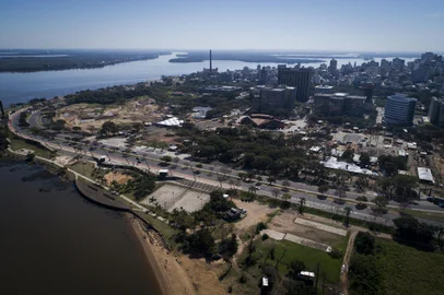 Porto Alegre, RS, Brasil, 16-08-2023: Obras de montagem do Acampamento Farroupilha no Parque Mauricio Sirotsky Sobrinho (Parque Harmonia). Foto: Mateus Bruxel / Agência RBSLocal: Lagoa dos Patos<!-- NICAID(15511874) -->