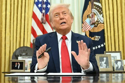 US President Donald Trump speaks as he signs an executive order targeting ticket scalping in the Oval Office of the White House in Washington, DC, on March 31, 2025. (Photo by SAUL LOEB / AFP)<!-- NICAID(16007735) -->
