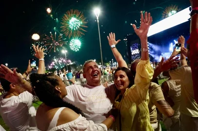 Prefeito Sebastião Melo celebra virada do ano em Porto Alegre, no parque Maurício Sirotsky Sobrinho<!-- NICAID(16196635) -->