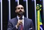 Por que Eduardo Bolsonaro arrisca perder mandato por faltas em vez de renunciar? Decisão tem impacto nas próximas eleições
